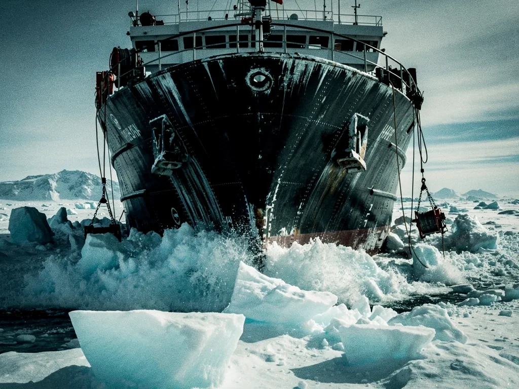 Arctic exploration vessel
